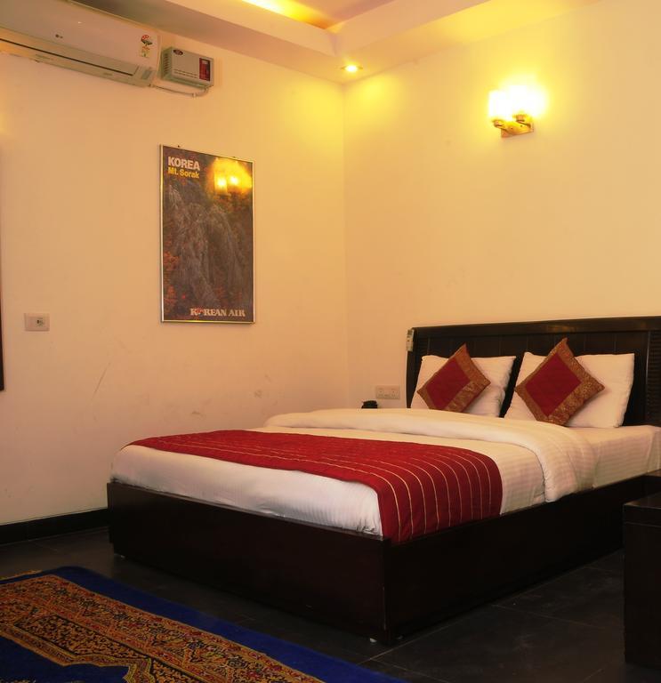 Airport Hotel Daya Capitol Nuova Delhi Esterno foto