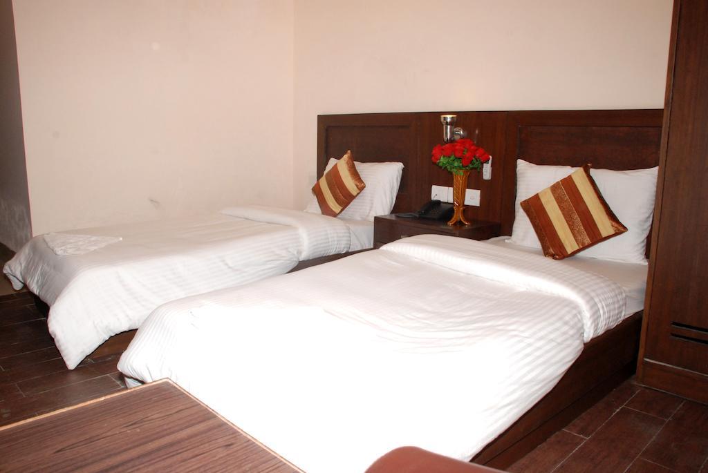 Airport Hotel Daya Capitol Nuova Delhi Esterno foto