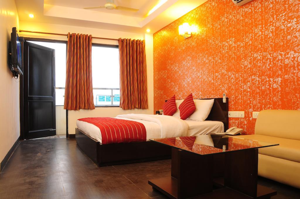 Airport Hotel Daya Capitol Nuova Delhi Esterno foto