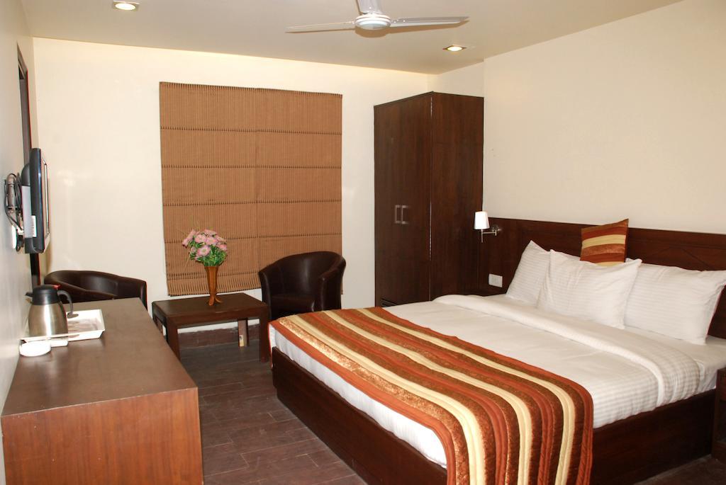 Airport Hotel Daya Capitol Nuova Delhi Esterno foto