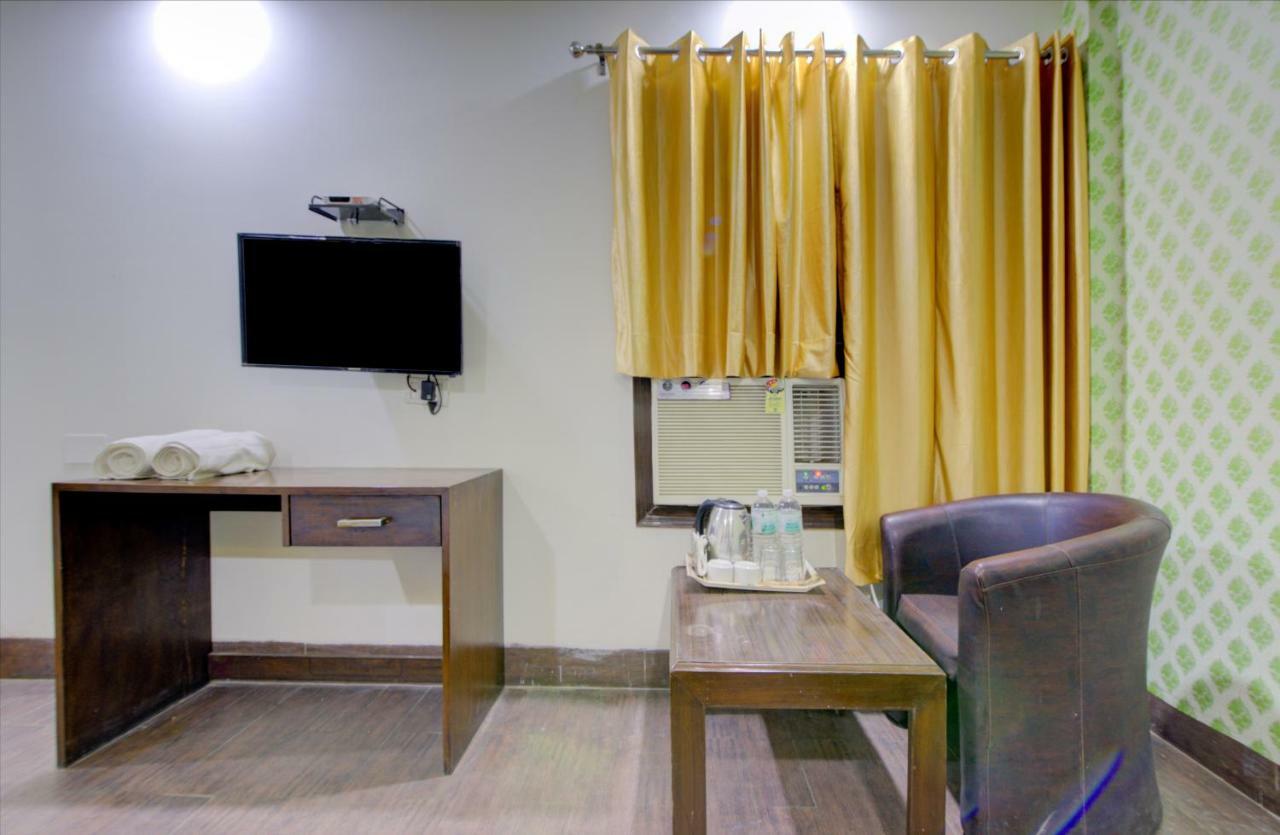 Airport Hotel Daya Capitol Nuova Delhi Esterno foto