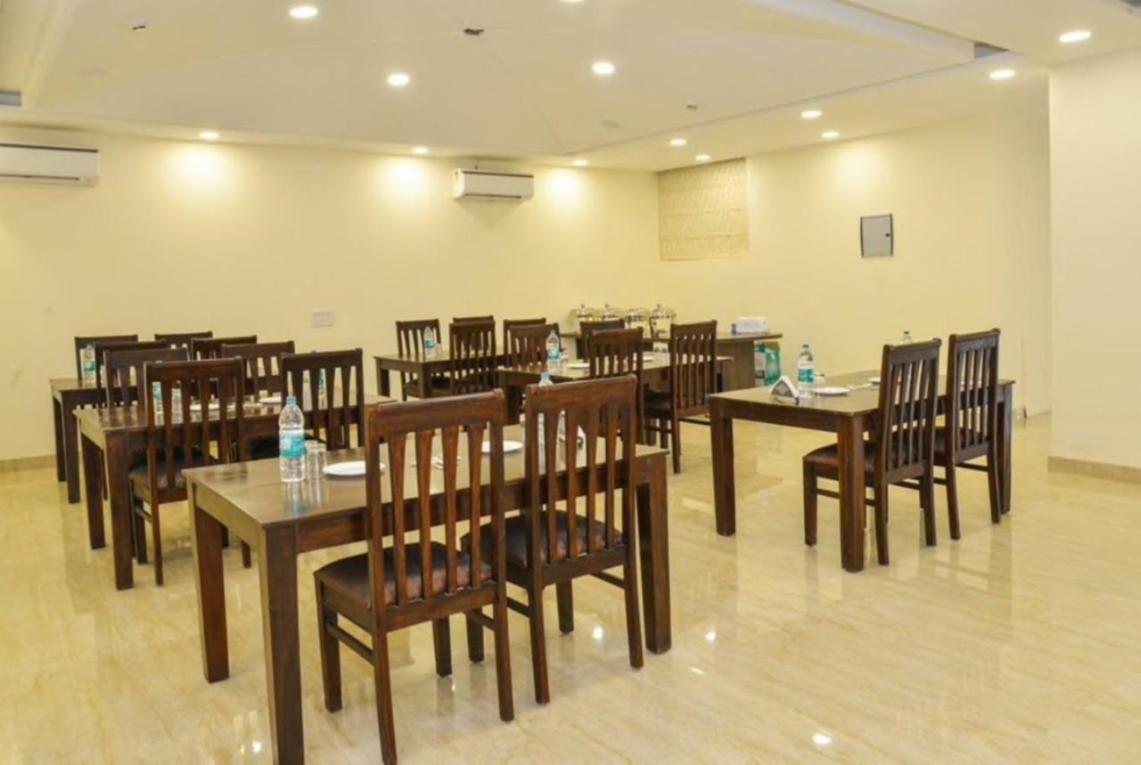 Airport Hotel Daya Capitol Nuova Delhi Esterno foto