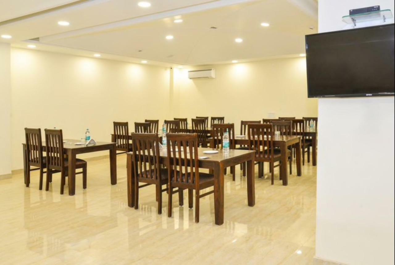 Airport Hotel Daya Capitol Nuova Delhi Esterno foto
