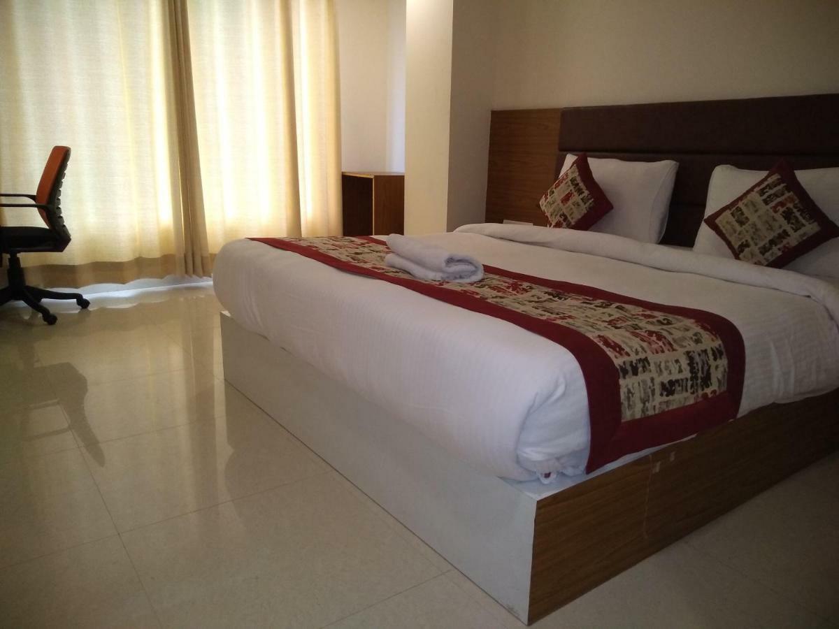 Airport Hotel Daya Capitol Nuova Delhi Esterno foto
